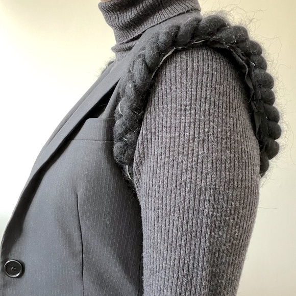 Redesigned Theory Tailored Vest - Picture 3 of 4